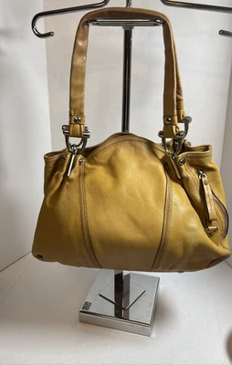 Bolso de hombro B Makowsky Hobo de cuero amarillo mostaza Foto 1 de 4