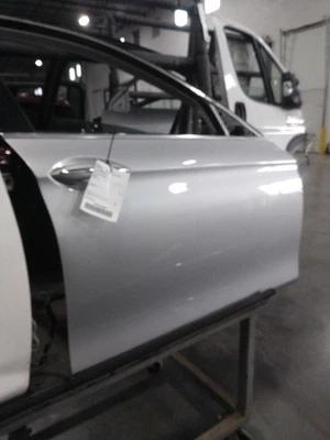 Conjunto de puerta delantera derecha usado se adapta a: BMW 535I 2016 eléctrico delantero derecho gr Foto 1 de 4