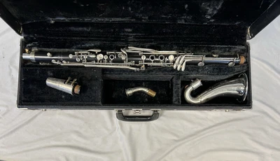 CLARINETE ALTO BUESCHER U.S.A CALIDAD SÓLIDA + BOQUILLA + ESTUCHE Foto 1 de 4