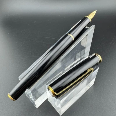 Pluma Estilográfica Pilot Resina Negra Oro 14K Plumín Fino 10-81 Foto 1 de 4