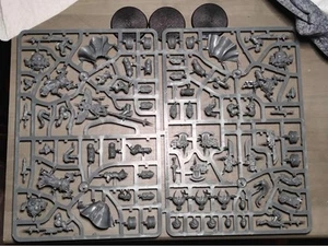 Adeptus Custodes Allarus Custodians - Warhammer 40k - Brand New! 01-166 - Picture 1 of 1