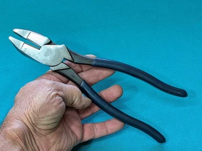 Klein Tools D213-9NETP Lineman's Pliers 9" High-Leverage Side Cutting Tool - Image 1 of 4