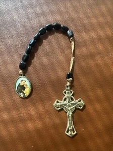 ROSARIO SANT'ANTONIO UN DECENNIO PERLINE NERE E CORONCINA TONO ORO - Foto 1 di 3