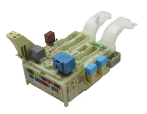 ⭐ TOYOTA YARIS 8273052700 82730-52700 61213-0490 612130490 Fuse Box ⭐ - Picture 1 of 8