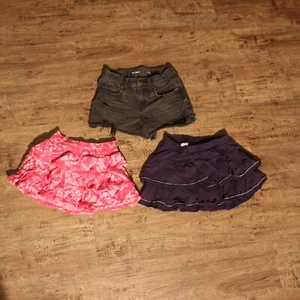 Stylish Lot of 3 -- Two Skirts + Black Denim 'Daisy Dukes', Size 8 - Picture 1 of 11