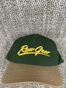 RAWGEAR Equipo de Gimnasio Universitario Script Verde y Caqui Dos Tonos Calce Relajado Snapback Sombrero - Imagen 1 de 4