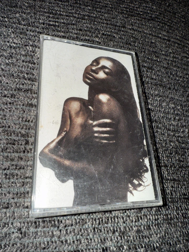 Sade Love Deluxe Cassette Tape 1992 Sony Music Epic Soul Pop Jazz VG+ — 第 1/4 张图片