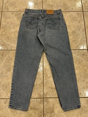 Pantalones de mezclilla desgastados de pierna cónica Levi’s Relaxed 550 de colección para mujer 15M (32X30) Foto 1 de 4