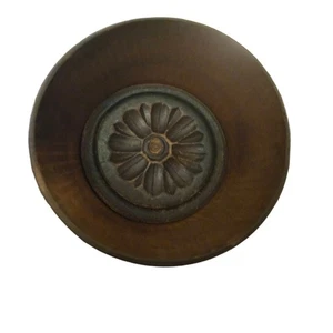 Molde de mantequilla redondo de madera antiguo con diseño de flor tallada - Imagen 1 de 3