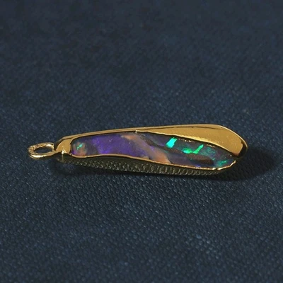 Colgante de ópalo de cristal de roca australiano azul violeta chapado en oro de plata 925 Foto 1 de 4