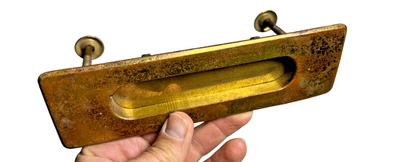 Antigua placa de letras de puerta con ranura de correo de bronce de latón - 7 1/8′′ × 2 1/8′′ - cargada con resorte Foto 1 de 4