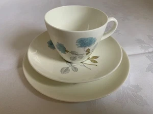 WEDGEWOOD ICE ROSE CUP SAUCER AND SIDE PLATE TRIO - EXCELLENT - Picture 1 of 8