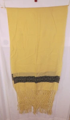 Mantón de lana tejido amarillo y negro canario vintage años 40 con flecos anudados Foto 1 de 4
