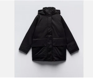 ZARA SCHWARZER STEPPMANTEL MIT KAPUZE JACKE Gr.XS Neu mit Etikett 0518/249 - Bild 1 von 9