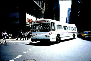 5x7 COLOR PHOTO NYC BUS 1975 FLXIBLE #7631 (USPS 7962003) 42 ST.-5 AVE. 6/8/90 - Picture 1 of 1