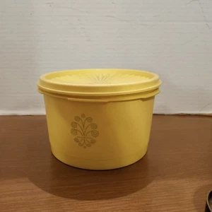 Vintage Tupperware gelber Kanister mit Deckel und Emblem auf der Vorderseite 1298-14 - Bild 1 von 5