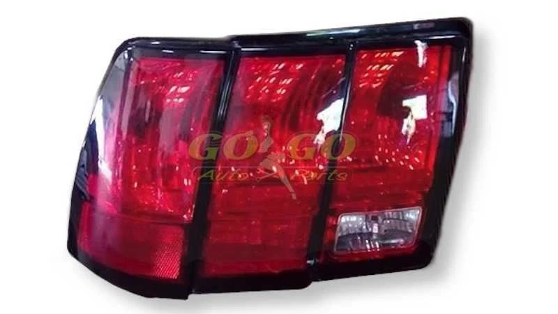 Luz trasera izquierda para conductor compatible con 99-04 Mustang 10286693 Foto 1 de 4