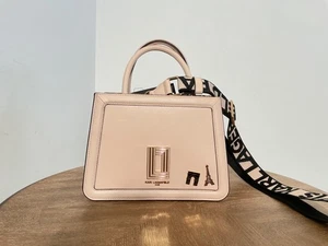 Bolso de mano Karl Lagerfeld Paris rosa estructurado con correa con logotipo. NUEVO - Imagen 1 de 5