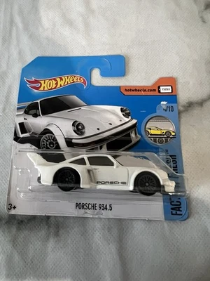 Hot Wheels Factory Fresh 2017 Porsche 934.5  #4/10 Short Card - Image 1 of 2