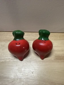 Vintage Red Radish Vegetable 2.25" Salt & Pepper Shakers - Picture 1 of 16