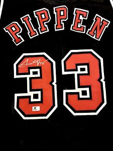Scottie Pippen Chicago Bulls Signed Autographed Basketball Jersey with COA🔥