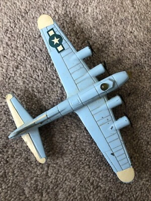 Road Champs Flyers Boeing B-17G Flying Fortress USAF Approx 1:230 - Image 1 of 3