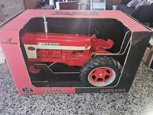 1/8 Farmall 560 Diecast Toy Tractor NIB 1996 Collector Edition Farm Tractor - Picture 1 of 11