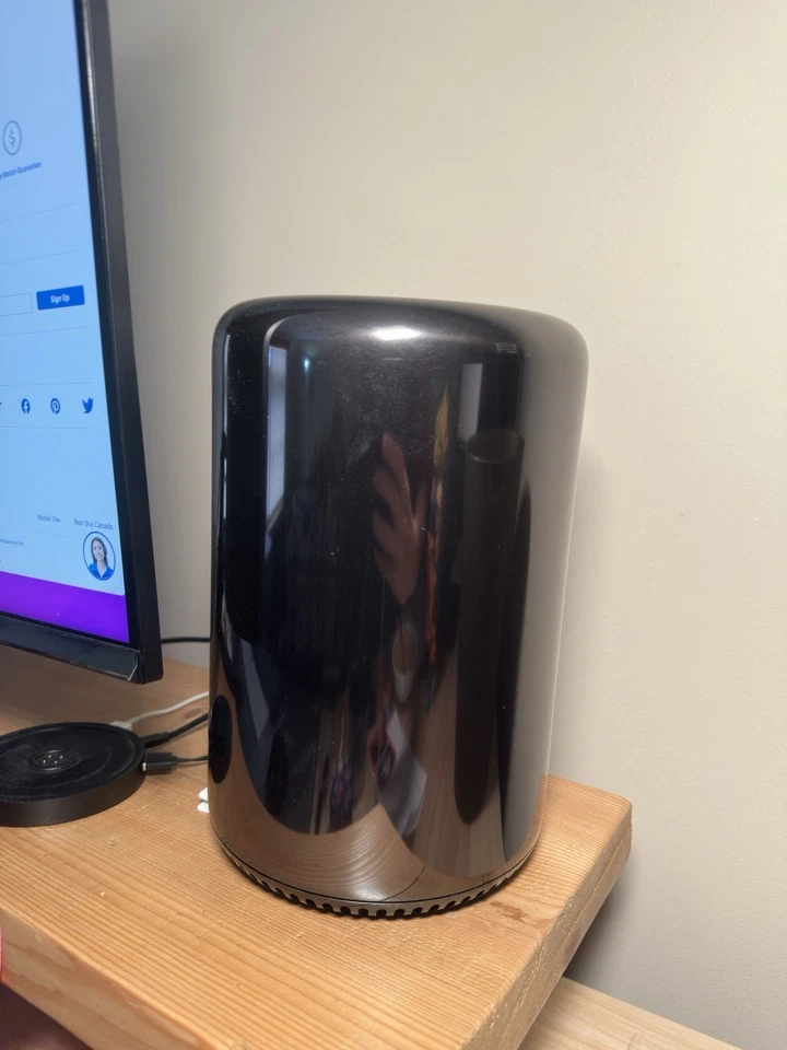 2013 Mac Pro | 2.7 GHz 12 Cores | Dual AMD D700 | 128GB RAM | 2TB NVMe SSD - Image 1 of 4