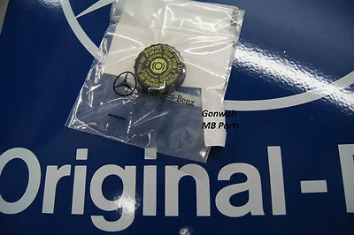 Nuevo tapa de líquido de refuerzo de frenos de cilindro maestro original OEM 2024300014 Mercedes Benz Foto 1 de 4