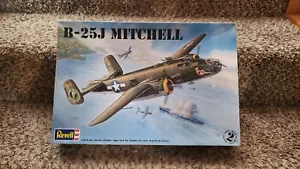 Revell 1:48 scale B-25J Mitchell Plastic Model Airplane Kit 85-5512 - Picture 1 of 2