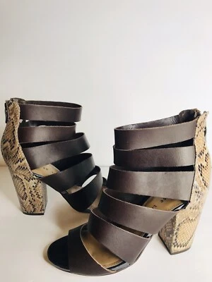 Sandalias de tacón chinas lavandería marrón con estampado de serpiente en la espalda talla 9 Foto 1 de 4