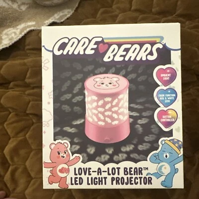 Care Bears Love-A-Lot Bear Lámpara Proyector Luz LED Original Nuevo Corazón Rosa Raro Foto 1 de 4