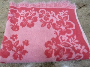 MCM Two Toned Pink Floral Fringed Fieldcrest Reversible Bath Towel EUC - Picture 1 of 10
