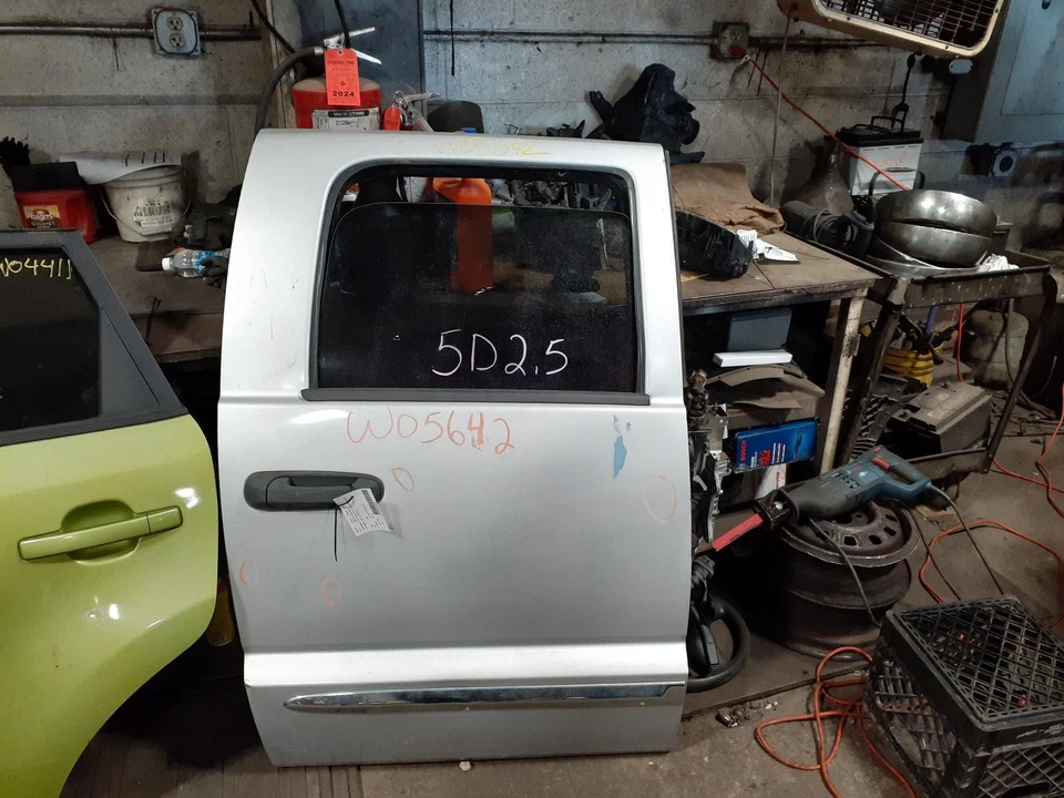 Used Rear Right Door Assembly Rear Side fits: 2011 Ram Dakota Crew Cab 4 Dr elec Foto 1 de 4