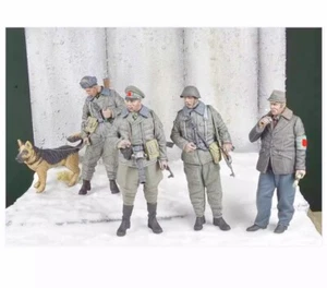 1:35 resin figure model kit 4 Soviet soldiers and dogs during WW II Unassembled - Picture 1 of 5