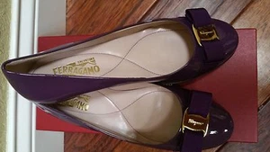 $860 Ferragamo Flats Mirtillo Flats Bow Gold tone NIB 8.5/9/9.5M GORGEOUS!! - Picture 1 of 7
