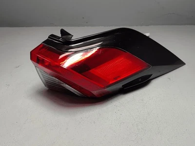 Luz trasera exterior híbrida para pasajero Toyota RAV4 2019-2025 FABRICANTE DE EQUIPOS ORIGINALES Foto 1 de 4