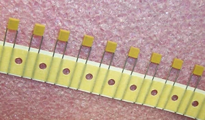 QTY (100) 22pf 200V 10% X7R .2ls MOLDED CERAMIC MLCC CAPACITORS CK05BX220K KEMET - Picture 1 of 2