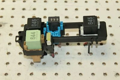 Relé de caja de fusibles de distribución Volkswagen GTI 2010-2014 CON SOPORTE OEM Foto 1 de 4