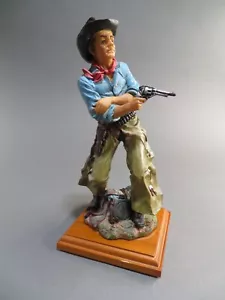 Figura de vaquero occidental de resina de 8,25 pulgadas de alto con base de madera - Imagen 1 de 8