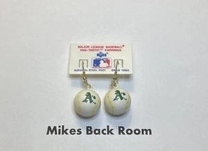 PENDIENTES COLGANTES DE BÉISBOL RUSS BERRIE 1990 OAKLAND A de colección nuevos stock antiguo - Imagen 1 de 2