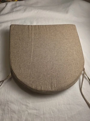 U-shaped chair cushion. pieces - Image 1 of 4