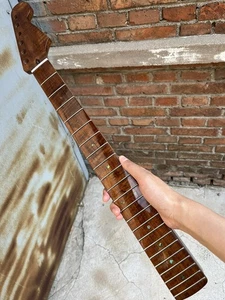 Edelstahl 22 Bund Tiger Flamme gerösteter Ahorn Gitarrenhals für Fender ST Strat Teil - Bild 1 von 6