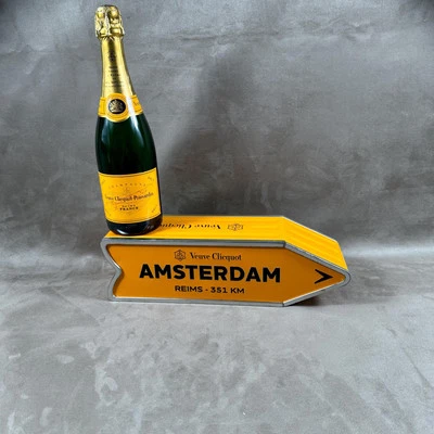 RARE Veuve Clicquot boite en métal panneau AMSTERDAM flèche orange Arrow box - Photo 1/4