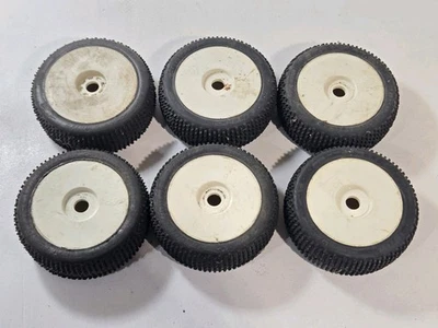 Pro-Line Racing #9025 Bow Ties 17mm Hex, 6 tires and wheels 2xM3 and 4xM2  - Image 1 of 4
