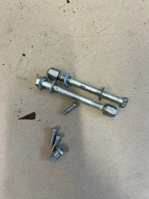 2006 Harley Davidson Dyna Gas Tank Bolts B649 Foto 1 de 2