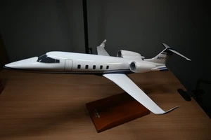 Executive Desk Model 1/35 Scale H4835 - Learjet 60 - Picture 1 of 13