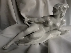 ANTIKER AKT DAME signiert weiß Porzellan modern Art Deco Mädchen Figur Ungarn - Bild 1 von 23
