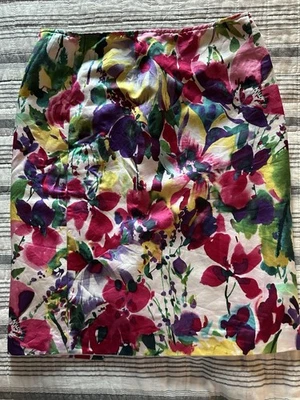 Falda lápiz floral forrada con abertura trasera Jones New York 6 Petite para mujer Foto 1 de 4