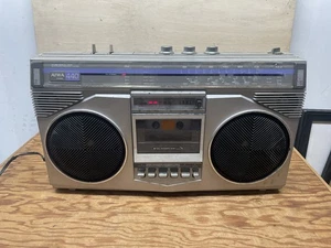 Aiwa CS-440 440 AM/FM CASSETTE BOOMBOX RADIO. WORKS BUT IS FOR PARTS OR REPAIR - Picture 1 of 9